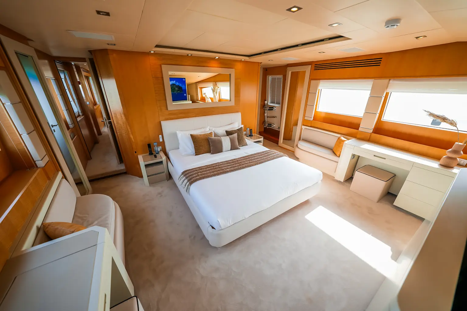 Guest cabin with a double bed and a private window